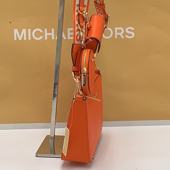 MICHAEL KORS JET SET TRAVEL SMALL SHOULDER CROSSBODY
BAG WITH TECH ATTCH AIRPOD - Picture 4 of 16